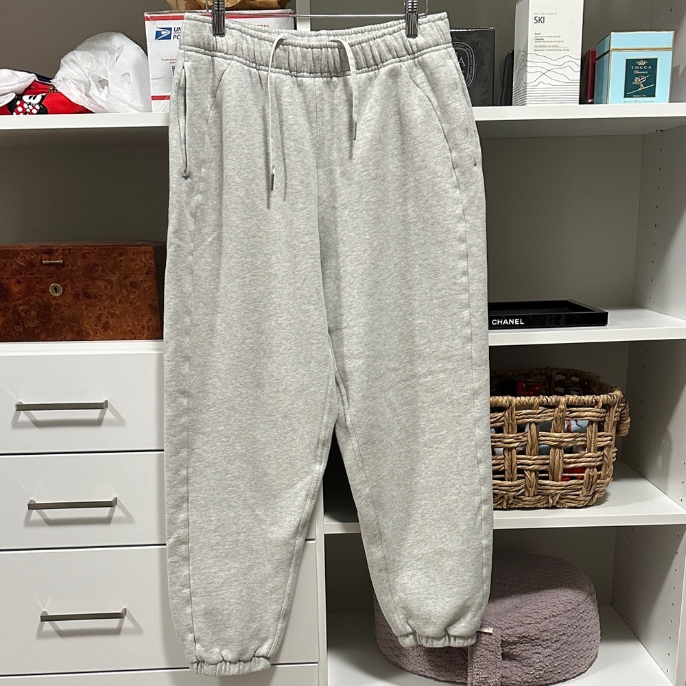 Lululemon Athletica Light Heather Gray Sweatpants from Hawaii  Size Medium